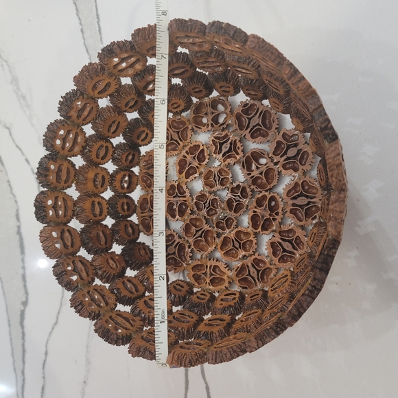 Walnut slice bowl. Very nice and sturdy. Perfect for any decor. American folkart - Picture 7 of 12